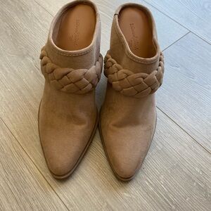 Universal Thread Brown Braided Mules